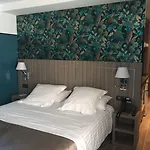 Hotel Unique & Saint-Raphael (Var)
