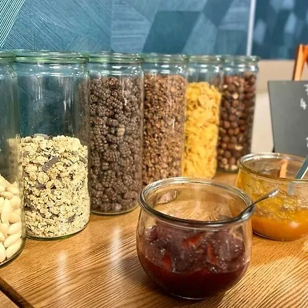 Unique & Ξενοδοχείο 4*