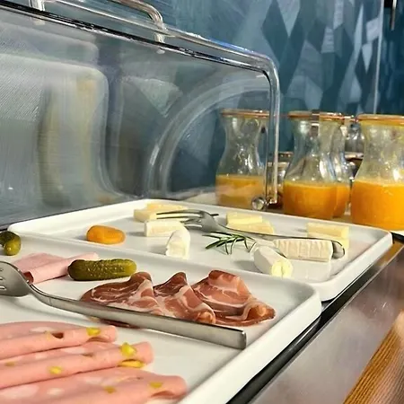 Unique & Отель Сен-Рафаэль