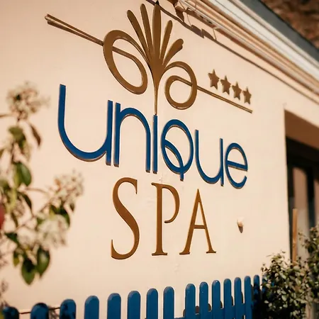 Unique & Hotel
