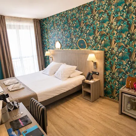 Hotel Unique & 4*