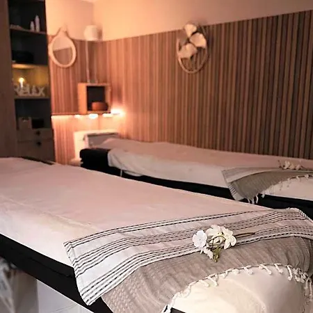 Unique & Готель 4*